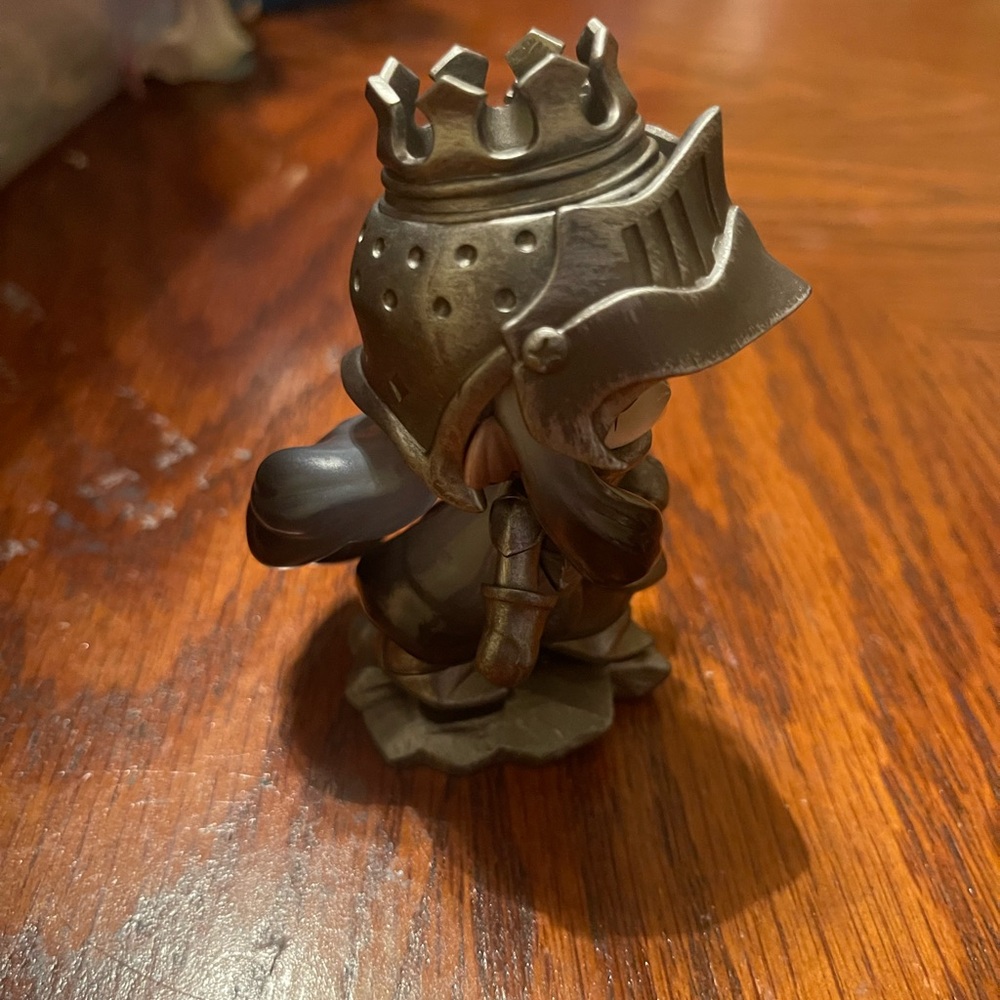 Knight Figurine with Helmet - Picture 2 of 12